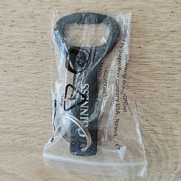 NWOT Guinness Bottle Opener Keychain - Picture 4 of 4